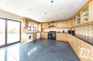 2 Goring Road, photo 3
