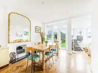 2 Great North Way, photo 3