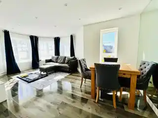 2 Greenhaven Drive, photo 2