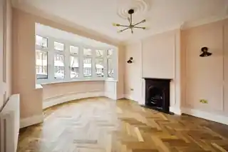 2 Greenway Avenue, photo 4