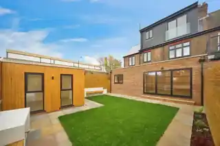 2 Greenway Avenue, photo 2
