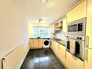 2 Halsbury Close, photo 2