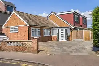 2 Hartford Road, photo 2