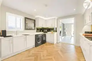 2 Hartford Road, photo 4