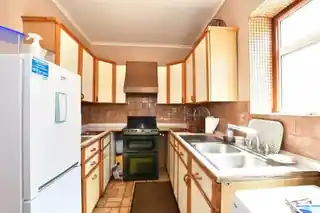 2 Haydon Road, photo 4
