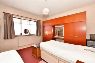 2 Haydon Road, photo 3