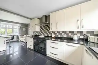 2 Hillside Road, photo 4