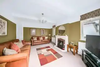 2 Hillside Road, photo 2