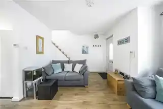 2 Hitherwell Drive, photo 3