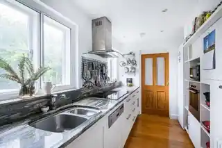 2 Hogarth Hill, photo 3
