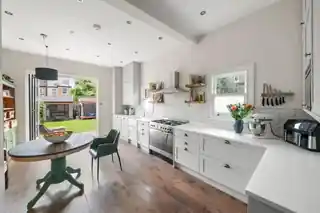 2 Holly Park Road, photo 3