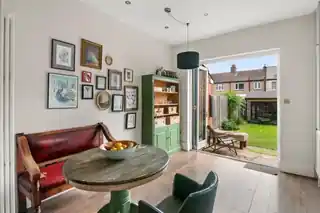 2 Holly Park Road, photo 4