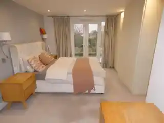 2 Hollybank Close, photo 3