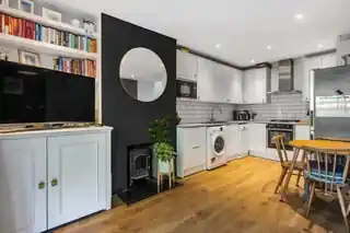 2 Kings Garth Mews, photo 2