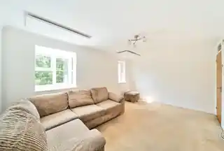 2 Kingston Gardens, photo 3