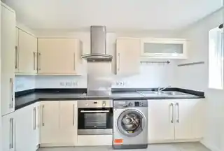 2 Kingston Gardens, photo 4