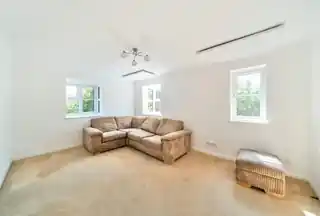 2 Kingston Gardens, photo 2
