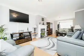 2 Locke Close, photo 3