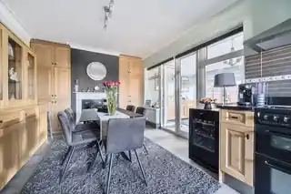 2 Lovelace Road, photo 3