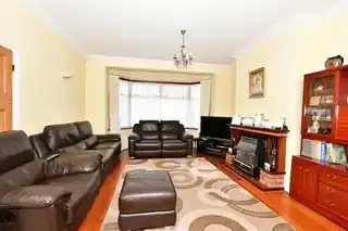 2 Lynton Crescent, photo 3