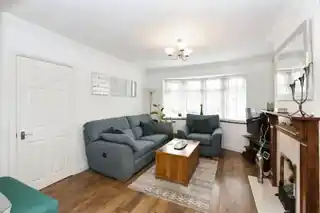 2 Marston Road, photo 2
