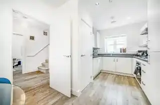 2 Mellish Close, photo 4