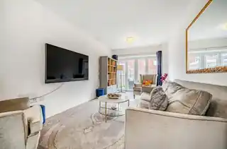 2 Mellish Close, photo 3