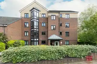 2 Midhurst Way, photo 3