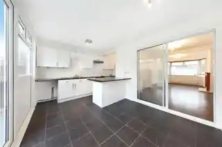 2 Newby Close, photo 3