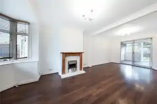 2 Newby Close, photo 2