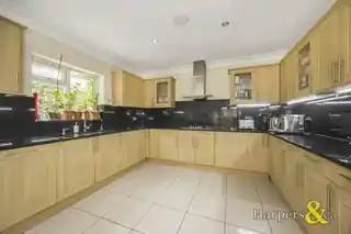 2 Newick Close, photo 2