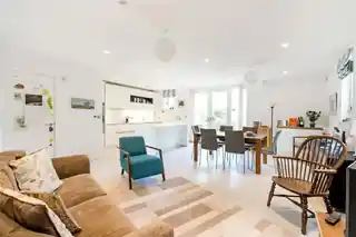 2 Olmstead Close, photo 2