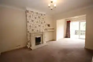 2 Parkfield Close, photo 2