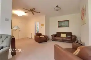 2 Queen Victoria Avenue, photo 3