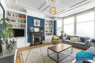 2 Queens Avenue, photo 2