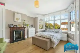 2 Queens Avenue, photo 3