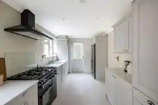 2 Roffey Close, photo 4
