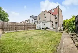 2 Rowan Road, photo 2