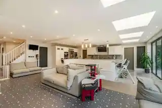 2 Sherborne Place, photo 2