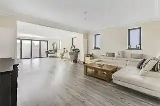 2 South Lodge Crescent, photo 3