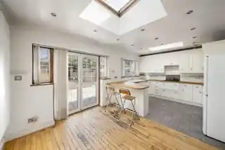 2 St Leonards Gardens, photo 4