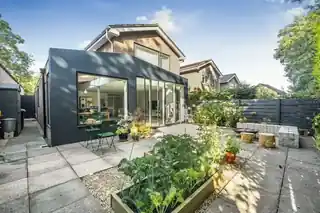2 Stambourne Way, photo 3