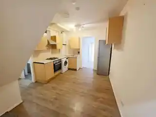 2 Stokes Road, photo 2