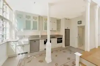 2 Sydney Close, photo 4