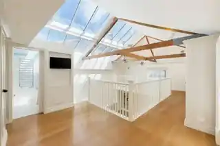 2 Sydney Close, photo 3