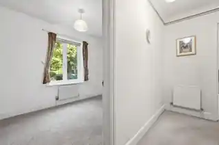 2 Village Park Close, photo 4