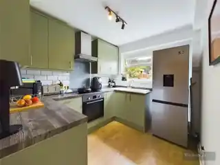 2, Walmers Court, Cranes Park, photo 3