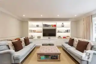 2 Whittle Drive, photo 3