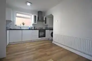 2 Winchester Road, photo 2