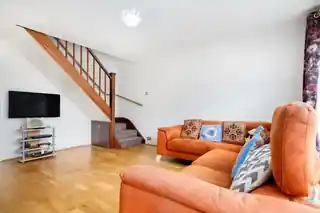 2, Winkley Court, Eastcote Lane, photo 3